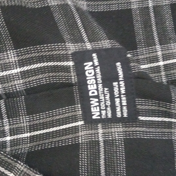 Short sleeve black button up - Picture 2 of 3